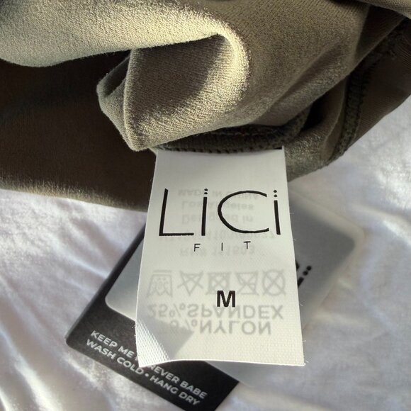 LiCi Fit Crop Top - Picture 2 of 4